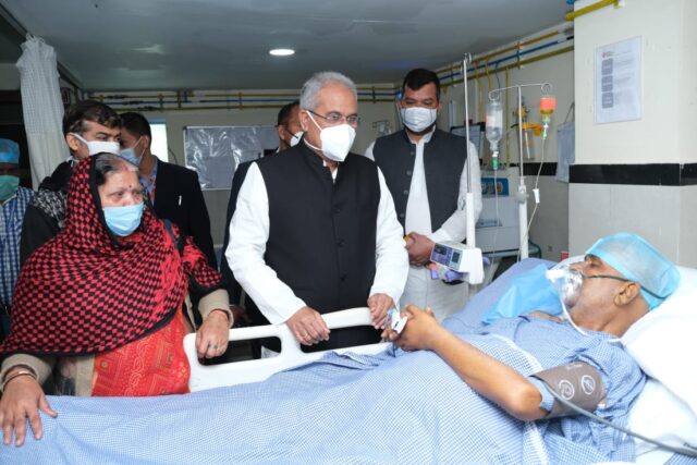 अस्पताल पहुंचकर मुख्यमंत्री ने ली अर्जुन हिरवानी के स्वास्थ्य की जानकारी